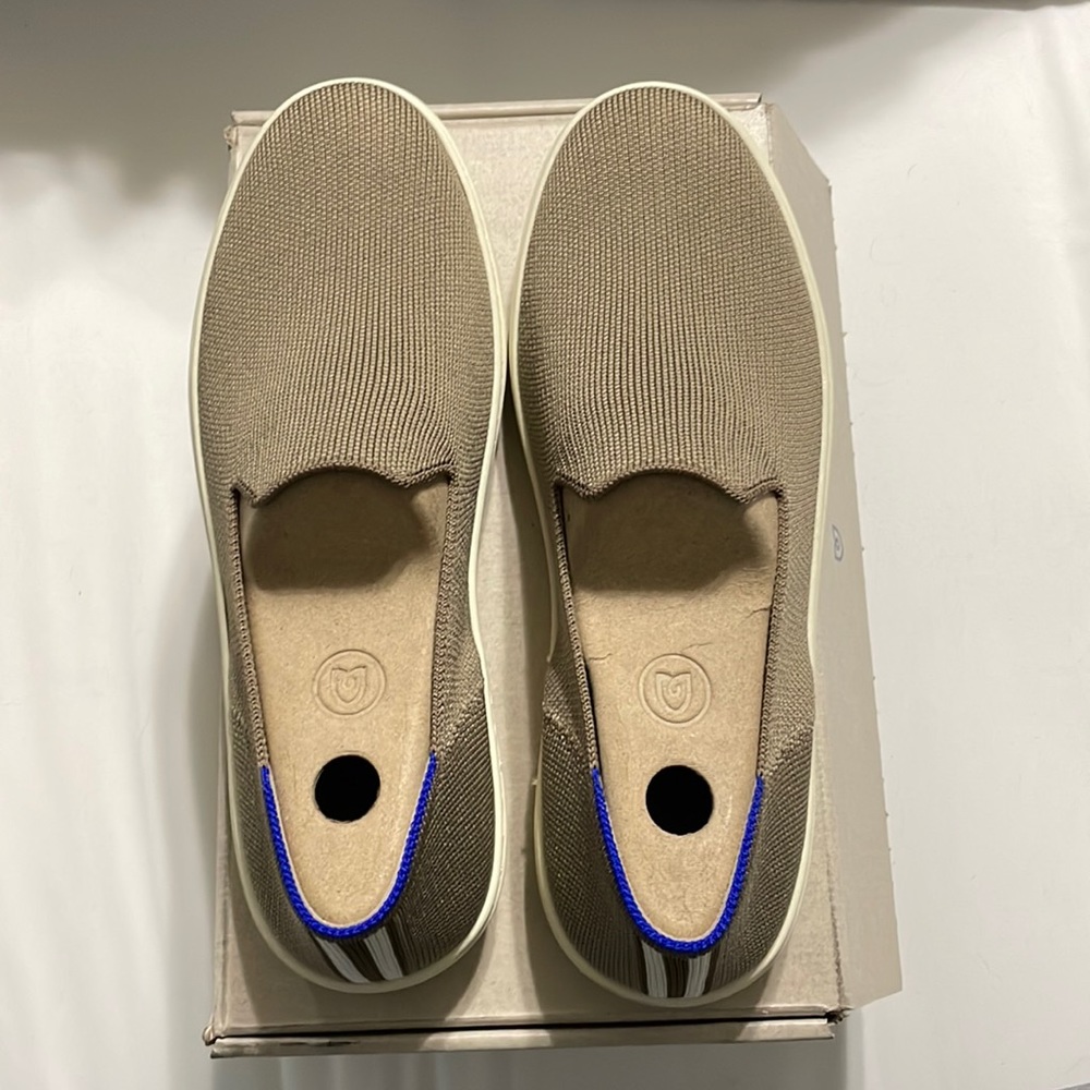 NIB Women’s Rothy’s Slip On Shoes Size 8 Latte